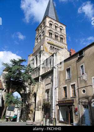 Sainte-Croix-Notre-Dame-Kirche in La Charité-Sur-Loire. Stockfoto