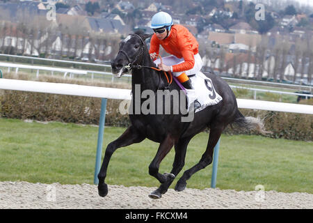 Deauville, Frankreich. 8. März 2016. 3. Lauf. De La Vie behaupten Einsätze. Kendannemarie - Marie Anne Bernadet Credit: Aktion Plus Sport/Alamy Live-Nachrichten Stockfoto