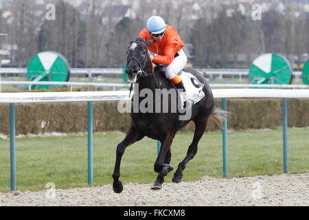 Deauville, Frankreich. 8. März 2016. 3. Lauf. De La Vie behaupten Einsätze. Kendannemarie mit Marie Anne Bernadet gewinnt das weibliche Jockey Rennen Credit: Action Plus Sport/Alamy Live News Stockfoto