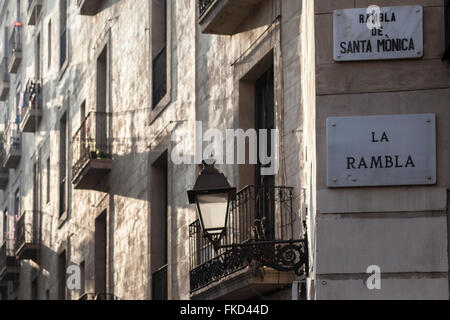 Straße sehen, La Rambla, Ciutat Vella, Barcelona zu unterzeichnen. Stockfoto