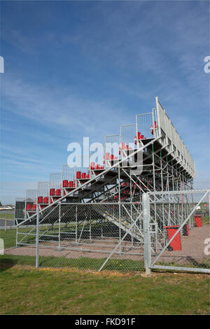 Stadionbestuhlung, Snetterton Rennstrecke, Norfolk Stockfoto