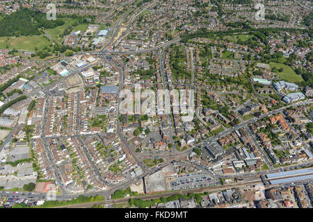 Eine Luftaufnahme des Bahnhofs und der Umgebung von Bexhill on Sea, East Sussex Stockfoto
