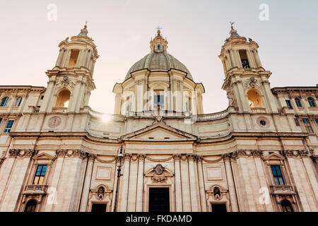 Fassade der Kirche von Sant'Agnese in Agone gegen Himmel Stockfoto