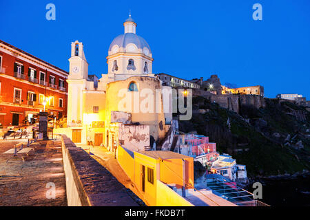 Beleuchtete Kirche von Santa Maria Delle Grazie Stockfoto