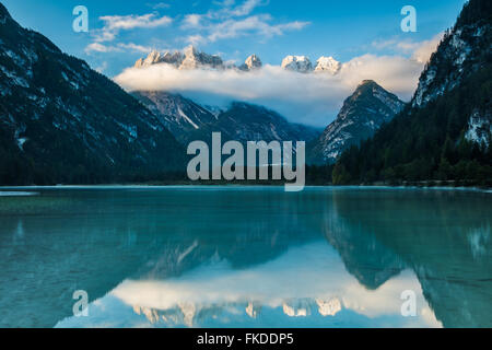 Lago di Landro im Morgengrauen, Dolomiten, Sud Tirol/Alto Adige, Italien Stockfoto