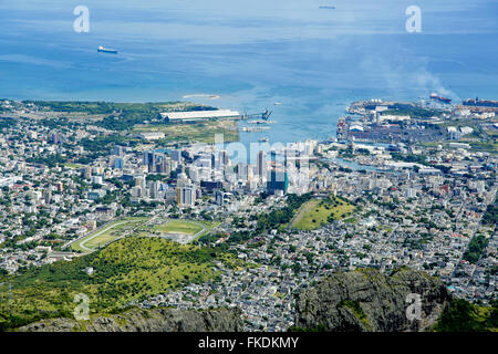 Skyline von Port Louis, Mauritius über blauen Himmel Stockfoto