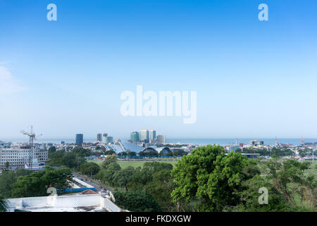 Skyline Stadt am Meer, Trinidad, Trinidad und Tobago Stockfoto