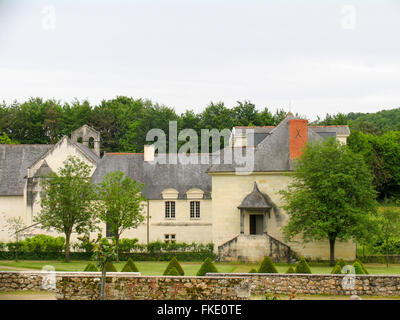 Teil des Garten und Eingang zum Fontevraud Abbey Stockfoto