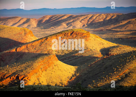 der Pilbara-Region in der Nähe von Tom Price vom namenlosen Berg, Western Australia Stockfoto