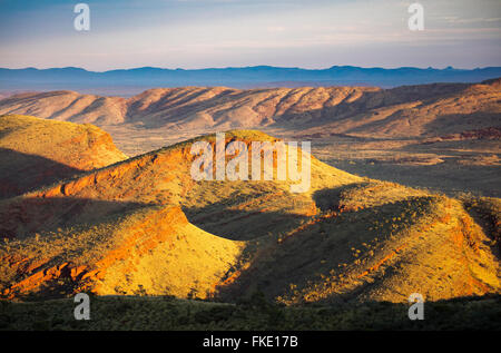 der Pilbara-Region in der Nähe von Tom Price vom namenlosen Berg, Western Australia Stockfoto