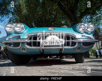 SCHENNA, Italien - 9. Juli 2015: Frontansicht einer Chevrolet Corvette C1 in Meran / Italien, während der Süden Südtirol Classic Rallye Stockfoto