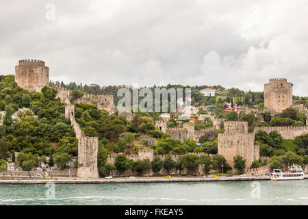 Rumelihisarı, Burgruinen aus dem Bosporus, Istanbul, Türkei Stockfoto