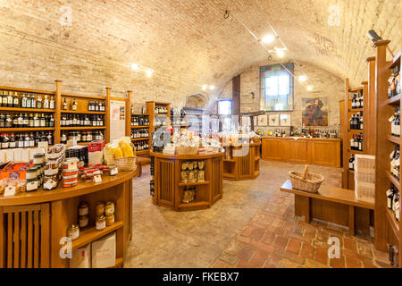 Regionale Enoteca des Schlosses Grinzane Cavour, in der Nähe von Barolo, Wein-Route, Langhe Region Cuneo, Piemont Italien Stockfoto