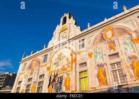 Die bemalte Fassade des Palazzo San Giorgio, Genua, Ligurien, Italien Stockfoto