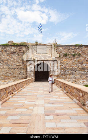 Touristen besuchen die byzantinischen Burg in der Stadt Chios, Chios, Griechenland Stockfoto