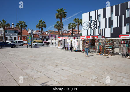 Portugal, Resort Stadt Cascais, medizinische und Zahnmedizinische Klinik - Clinica Baia de Cascais, Basar, Marktplatz, Stände, Verkaufsstände, boo Stockfoto