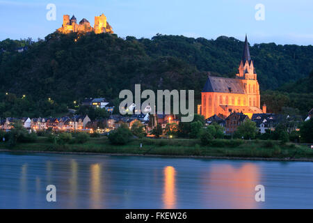 Schönburg-Schloss und Kirche unsere Liebe Frau Oberwesel, Rheinschlucht, Rheinland-Pfalz, Deutschland Stockfoto