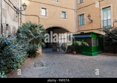 Eingang zur Kirche Santa Anna, Barcelona. Stockfoto