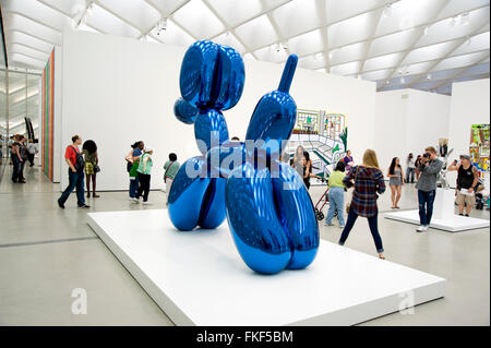 Jeff Koons-Skulptur am breiten Museum für zeitgenössische Kunst in der Innenstadt von Los Angeles, CA Stockfoto
