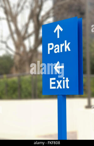 Parkplatz Richtungen Zeichen Stockfoto