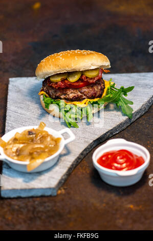 Hamburger / Cheeseburger Stockfoto