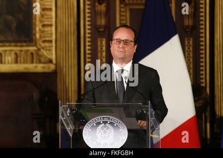 Venedig, Italien. 8. März 2016. Der französische Präsident Francois Hollande besucht auf der Italien-französisches Gipfeltreffen Pressekonferenz. Bildnachweis: Andrea Spinelli/Pacific Press/Alamy Live-Nachrichten Stockfoto