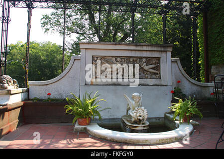 Canandaigua, New York, Sonnenberg Gärten und Mansion State Park. Brunnen im Garten, Stockfoto