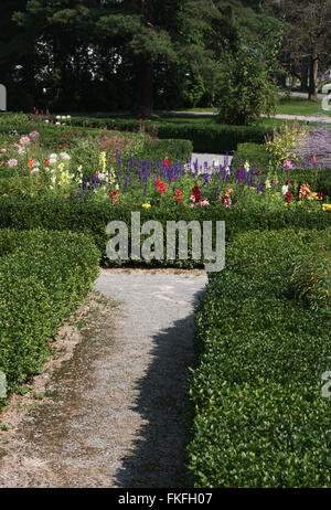 Canandaigua, New York, Sonnenberg Gärten und Mansion State Park, Blume ausgefüllten Kreis gestutzte Hecke im italienischen Garten Stockfoto