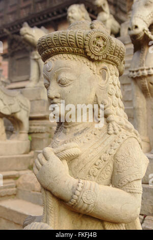 Wächter auf Siddhi Lakshmi Tempel, Durbar Square, Bhaktapur, Nepal Stockfoto