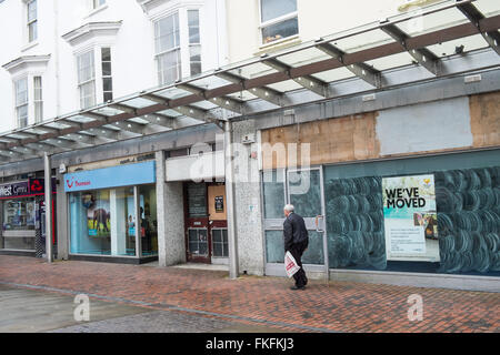 Stepney Street, einer der Haupteinkaufsstraßen in sinkenden Handel in Llanelli Town centre,Carmarthenshire,Wales,U.K., Stockfoto