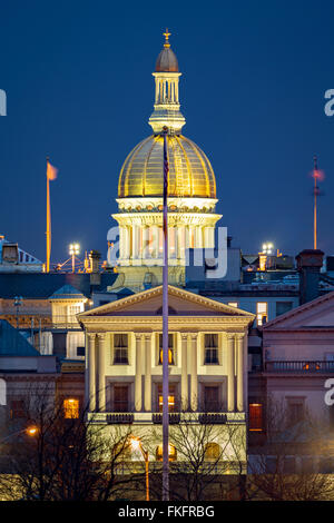 New Jersey State House in der Morgendämmerung. Im Jahr 1790 erbaut, ist der New Jersey State House, befindet sich in Trenton, Kapitol der US-Statistik Stockfoto