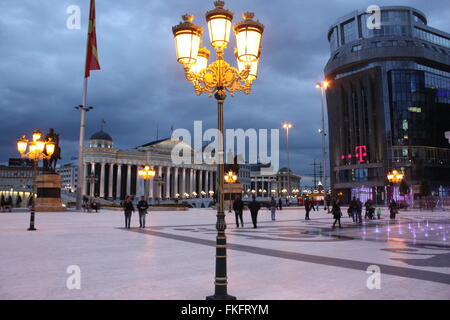 Lampe standard im Zentrum von Skopje Stockfoto