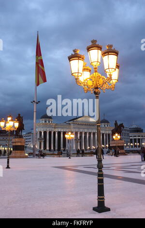 Lampe standard im Zentrum von Skopje Stockfoto