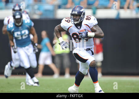 Jacksonville, FL, Vereinigte Staaten von Amerika. 11. Sep, 2010. Denver Broncos-Tight-End Daniel Graham (89) Heads-up-Feld in der ersten Hälfte gegen die Jacksonville Jaguars in EverBank Field am 12. September 2010 in Jacksonville, FL. ZUMA Press/Scott A. Miller © Scott A. Miller/ZUMA Draht/Alamy Live News Stockfoto