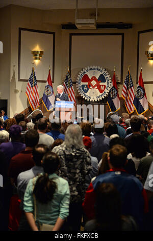 Bridgeton, Missouri, USA. 23. März 2010. Ehemaliger Präsident Bill Clinton spricht an Unterstützer der Frau und Kandidaten Hillary Clinton, in District 9 Maschinisten Hall in Bridgeton, außerhalb St. Louis. Bildnachweis: Gino's Premium Bilder/Alamy Live-Nachrichten Stockfoto