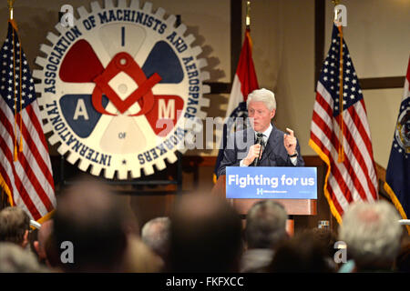 Bridgeton, Missouri, USA. 23. März 2010. Ehemaliger Präsident Bill Clinton spricht an Unterstützer der Frau und Kandidaten Hillary Clinton, in District 9 Maschinisten Hall in Bridgeton, außerhalb St. Louis. Bildnachweis: Gino's Premium Bilder/Alamy Live-Nachrichten Stockfoto