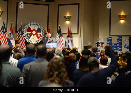 Bridgeton, Missouri, USA. 23. März 2010. Ehemaliger Präsident Bill Clinton spricht an Unterstützer der Frau und Kandidaten Hillary Clinton, in District 9 Maschinisten Hall in Bridgeton, außerhalb St. Louis. Bildnachweis: Gino's Premium Bilder/Alamy Live-Nachrichten Stockfoto