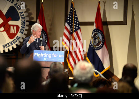 Bridgeton, Missouri, USA. 23. März 2010. Ehemaliger Präsident Bill Clinton spricht an Unterstützer der Frau und Kandidaten Hillary Clinton, in District 9 Maschinisten Hall in Bridgeton, außerhalb St. Louis. Bildnachweis: Gino's Premium Bilder/Alamy Live-Nachrichten Stockfoto