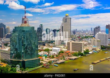 Skyline von Bangkok, Thailand am Fluss Chaopraya. Stockfoto