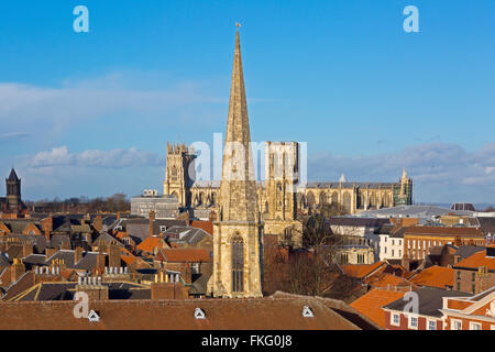 Blick über die Dächer von York Castle, Blick in Richtung York Minster, Großbritannien auf einem feinen, sonnigen Tag Stockfoto