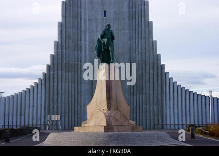 Leifur Eriksson-Statue vor der Hallgrimskirkja, Reykjavik, Island Stockfoto