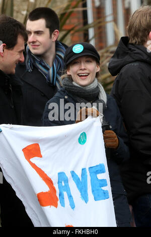 Chichester, UK. 9. März 2016. Ärzte streiken zum dritten Mal über neuen Vertrag der Regierung gebracht. Abgebildet ist Streik außerhalb Krankenhaus Chichester, West Sussex, UK. Bildnachweis: Sam Stephenson/Alamy Live-Nachrichten. Stockfoto