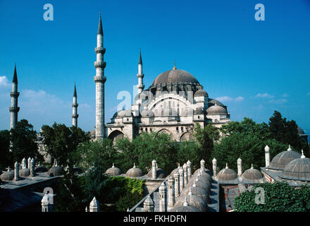 Süleymaniye-Moschee oder Süleymaniye-Camii (1550–1558) eine osmanische Kaisermoschee, entworfen vom Architekten Mimar Sinan, auf dem Dritten Hügel von Istanbul, Türkei Stockfoto