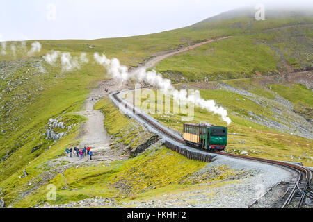 Dampfzug auf Snowdonia Mountain Railway Stockfoto