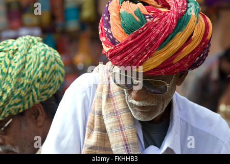 Holi, farbigen Pulver werfen festival,Jaipur,Rajasthan,India,South,Asia.Annual Veranstaltung im März markiert das Ende des Winters. Stockfoto