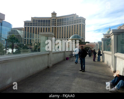 Hotel und Casino Bellagio Anzeigen von der Straße am Las Vegas Strip, berühmt für seine Räume für Aufenthalt, Casino und riesige Fontänen Stockfoto