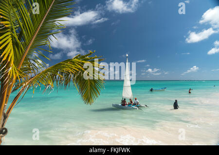 Segelboot am Strand von Playa Bavaro, Punta Cana, Dominikanische Republik, Karibik, Amerika, Stockfoto