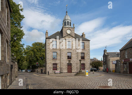 Das historische alte Stadthaus neben der University of Aberdeen im alten Teil der Stadt Aberdeen in Schottland, Großbritannien Stockfoto