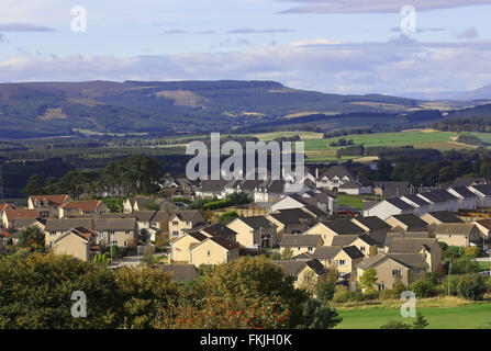 Skyline von der Vorstadt Westhill vor den Toren der Stadt Aberdeen in Schottland, UK, mit Bergen im Hintergrund Stockfoto