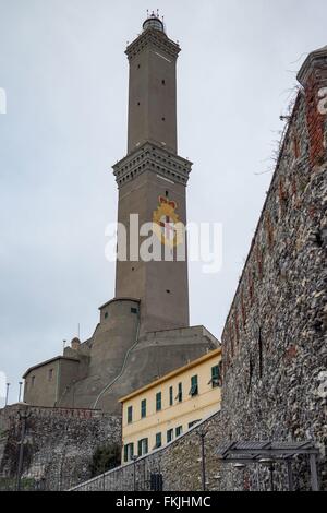 Italien: Der Leuchtturm, Wahrzeichen von Genua. Foto vom 13. Februar 2016. Stockfoto